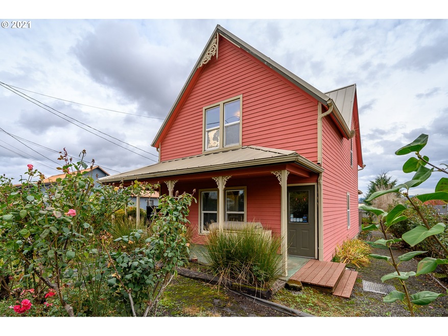 310 S Pine, Carlton, OR 97111 - photo 1