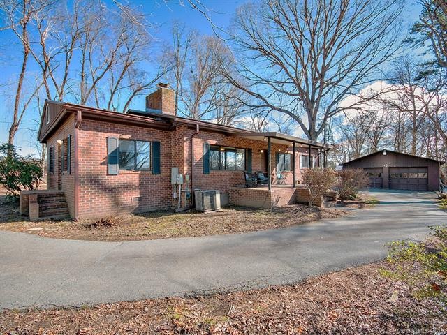 200 Azalea Woods Dr, Hendersonville, NC 28792 - photo 1