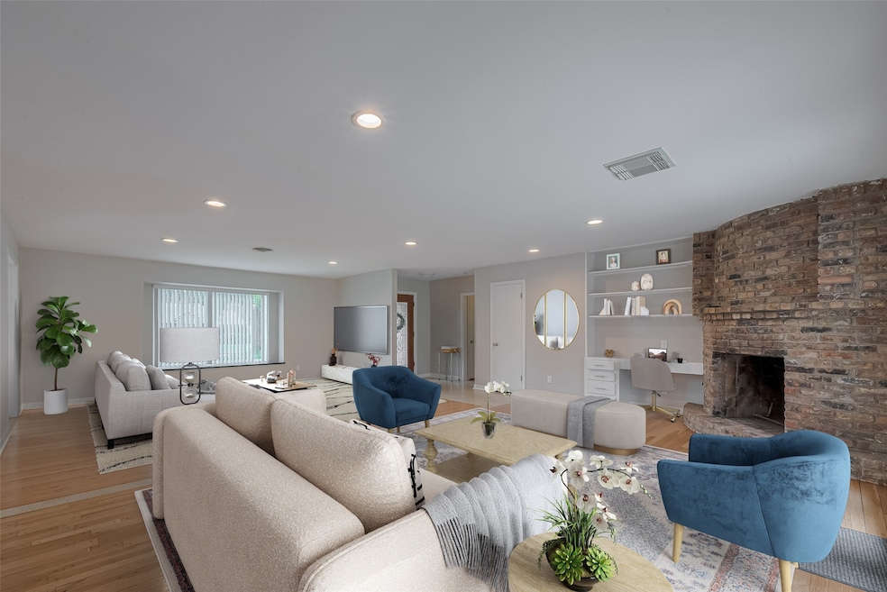 Welcome to this great open room, Virtually staged