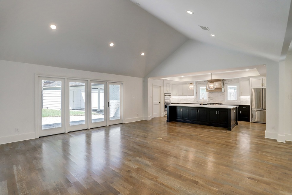 107 Stoney Creek Dr, Houston, TX 77024 - photo 1