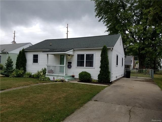 SPOTLESS 3 BEDROOM RANCH
