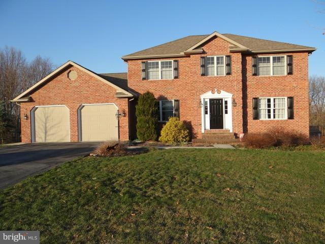 61 Tyler Dr, Chambersburg, PA 17201 - photo 1