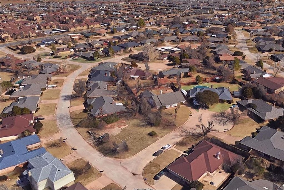 12102 Camelot Place, Oklahoma City, OK 73120 - photo 1