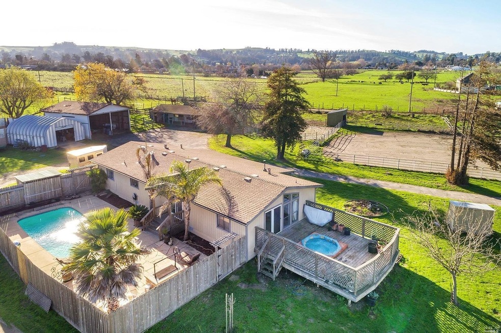 555 Cavanaugh Ln, Petaluma, CA 94952 - photo 1