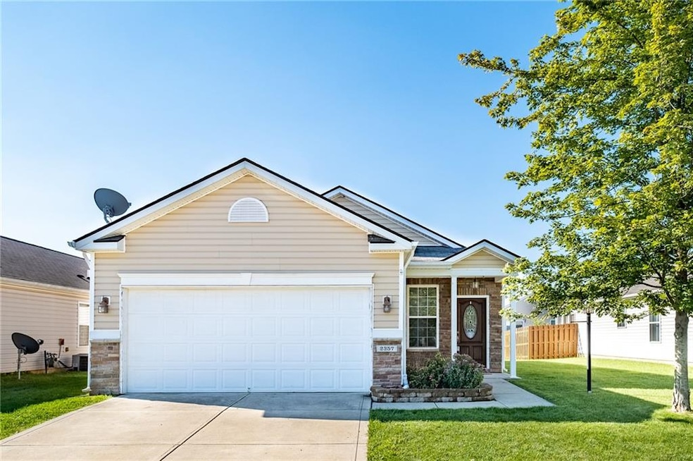 2357 Middle View Dr, Columbus, IN 47201 - photo 1