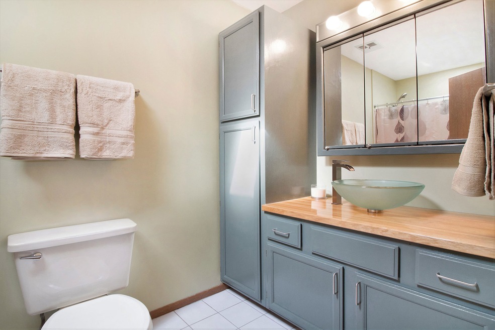 1300 Fieldstone Ct, Naperville, IL 60564 - photo 1