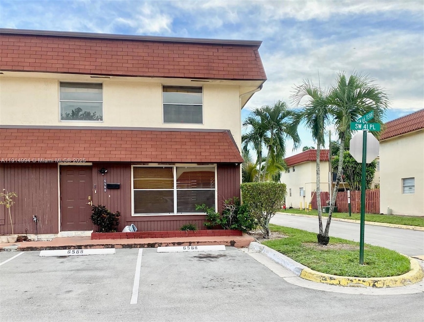 6568 SW 41st Place unit 151, Davie, FL 33314 - photo 1