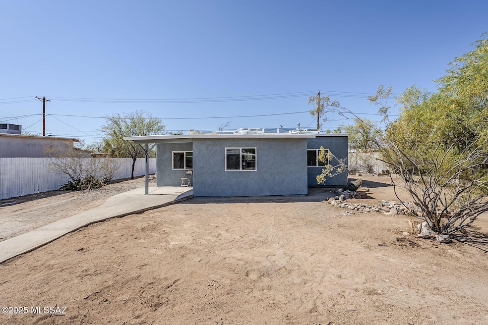 2611 W Quail Road