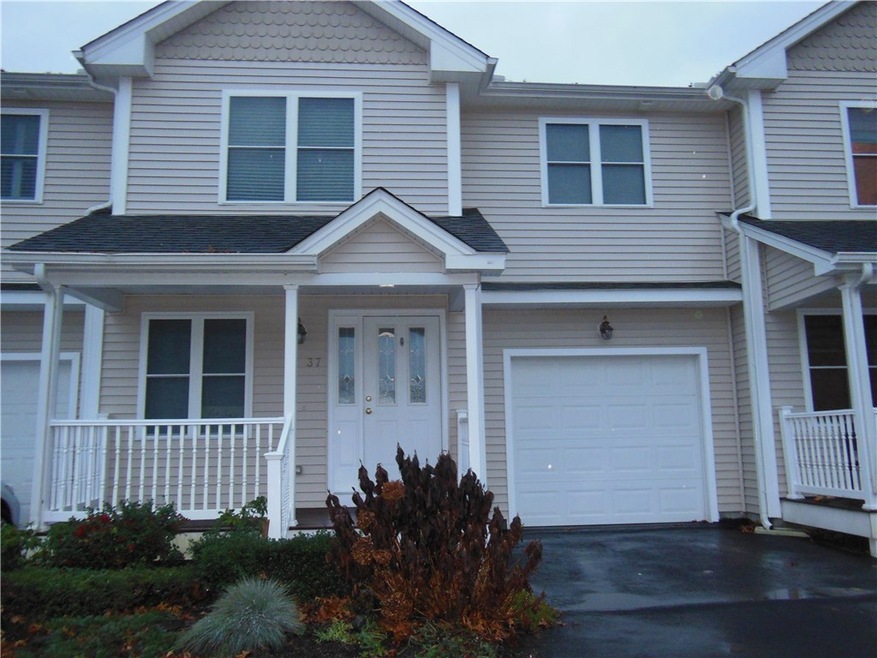 37 Silvercup Cir unit 37, West Warwick, RI 02893 - photo 1