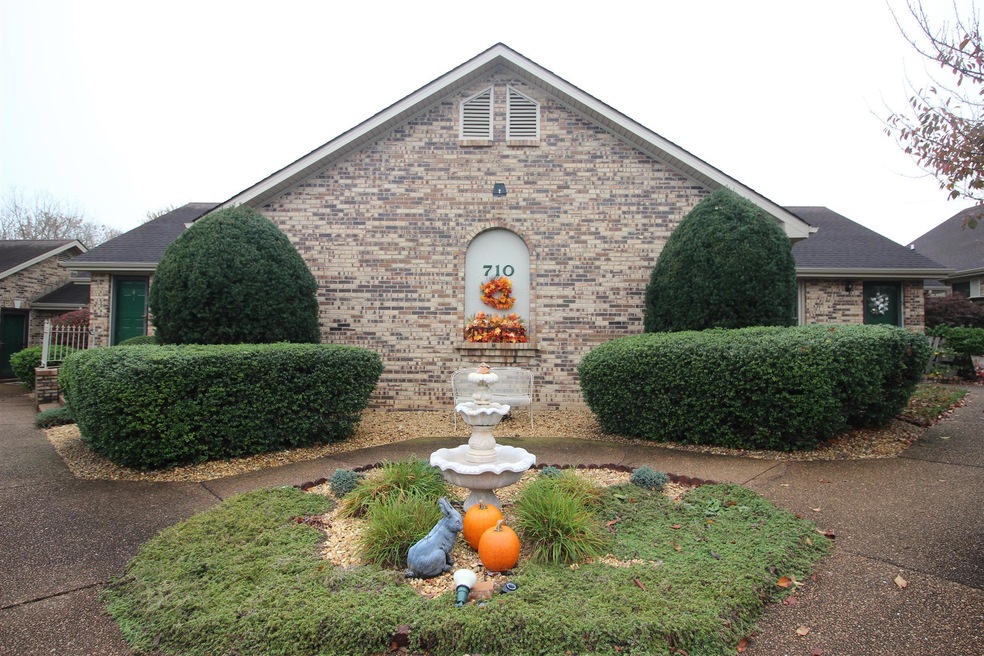 Welcome to Laurel Court Condominiums