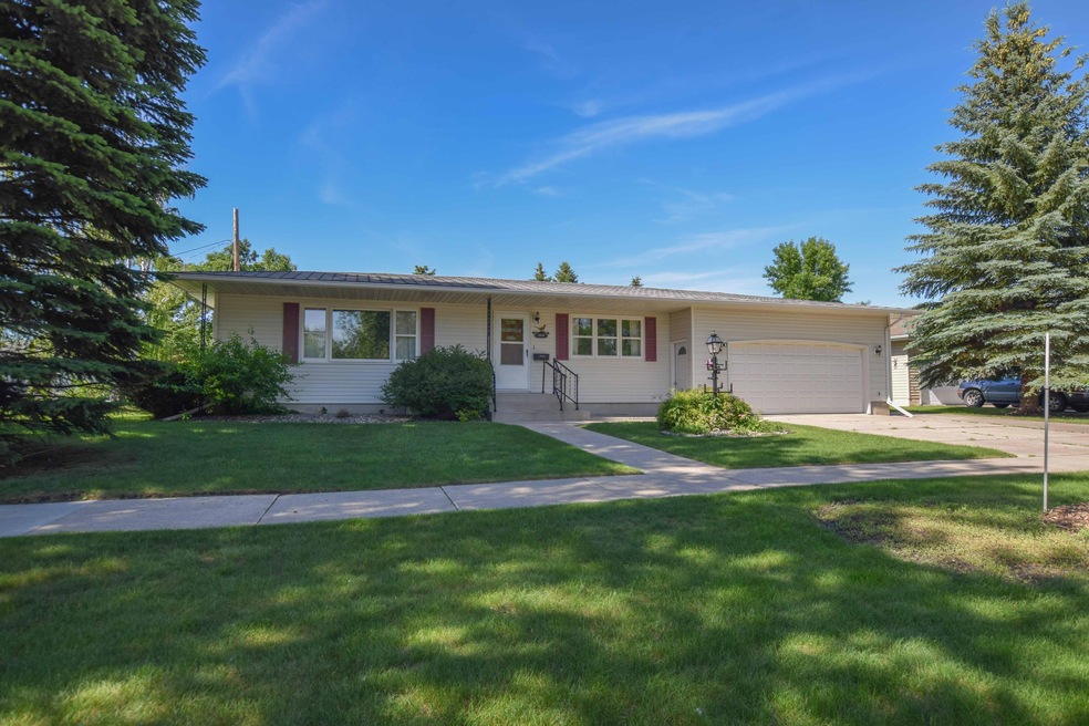 2210 11th Ave S, Grand Forks, ND 58201 - photo 1