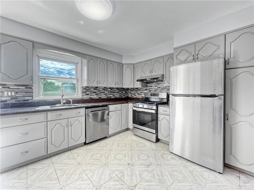 15 Calvi Ln unit 1, Yonkers, NY 10701 - photo 1