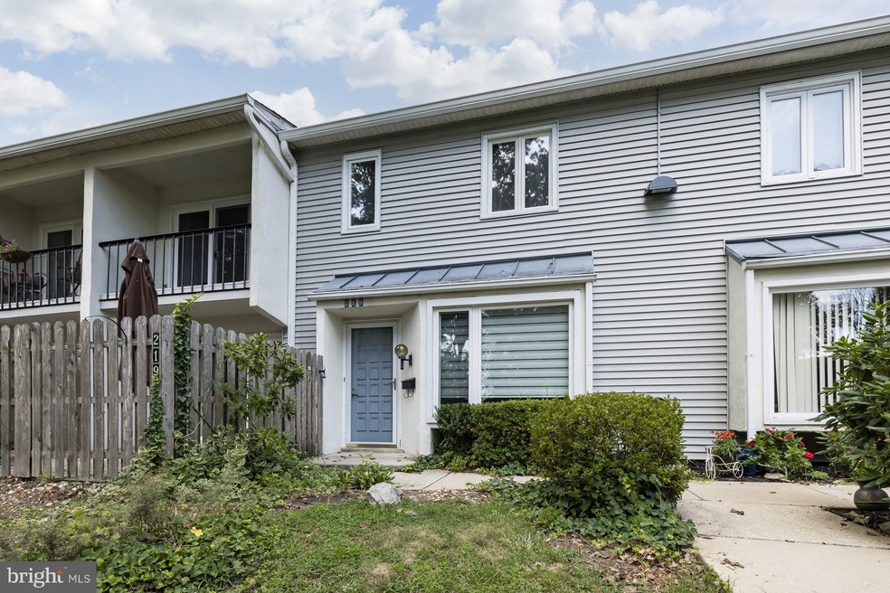 219 E Chelsea Cir unit 219, Newtown Square, PA 19073 - photo 1