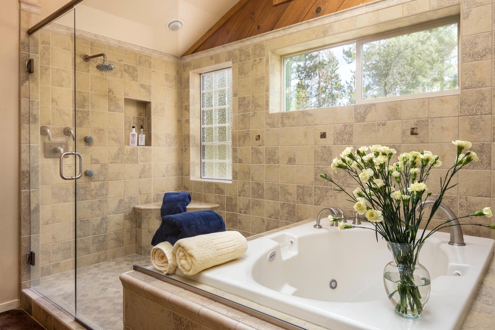 Master Bath/Soaking Tub/Shower