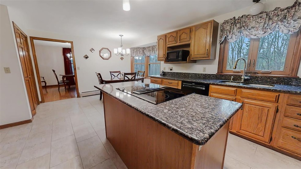 7 Suzanne Cir, Plaistow, NH 03865 - photo 1