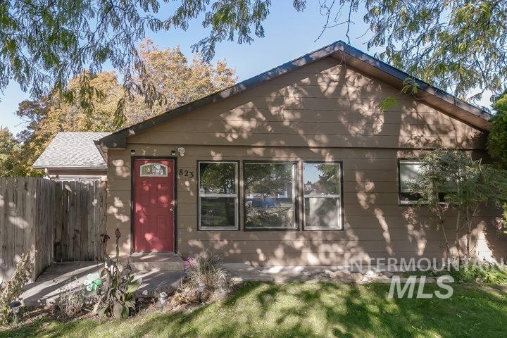 823 Maple St, Nampa, ID 83686 - photo 1