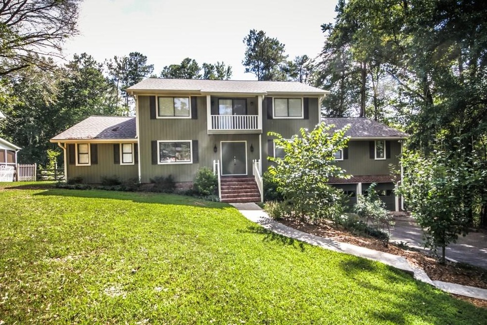 Welcome To Your Home On The Lake!!