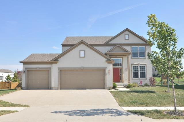 8807 Sunray Dr, Shawnee, KS 66227 - photo 1