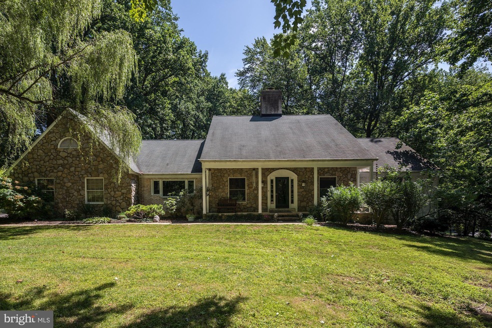 913 Hillstead Dr, Lutherville Timonium, MD 21093 - photo 1