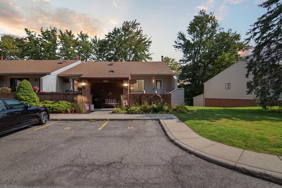 01-25720-Lexington-Dr-Unit-6-South-Lyon-