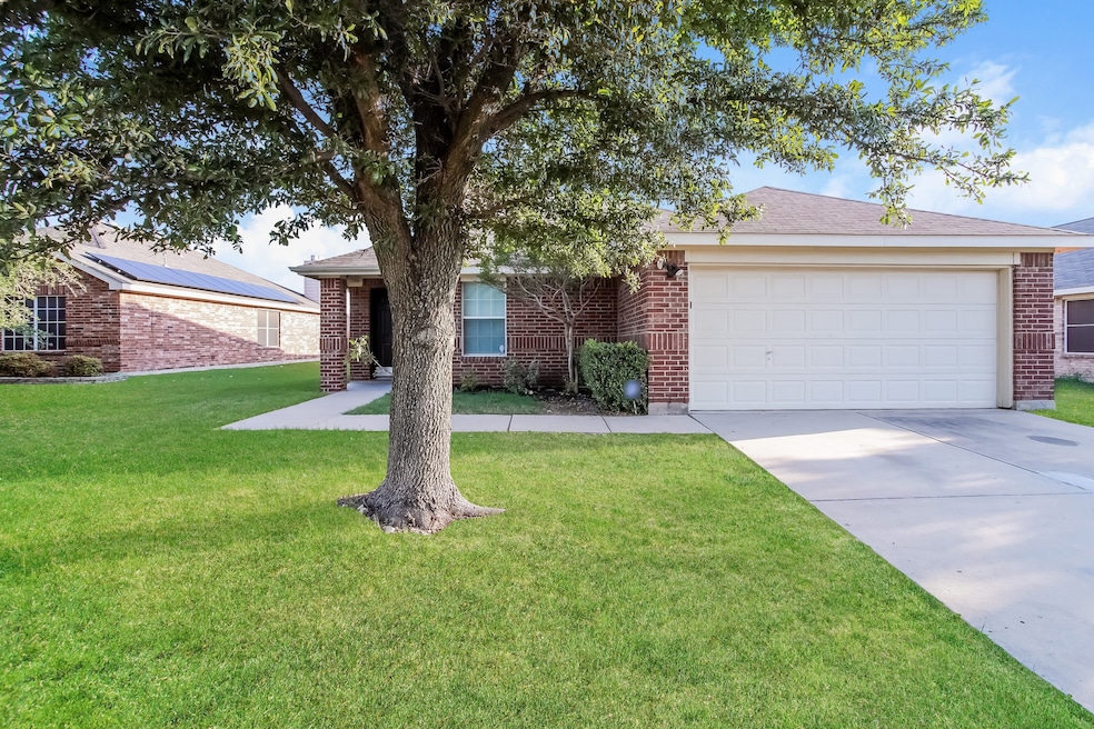 1208 Mountain Peak Dr, Haslet, TX 76052 - photo 1