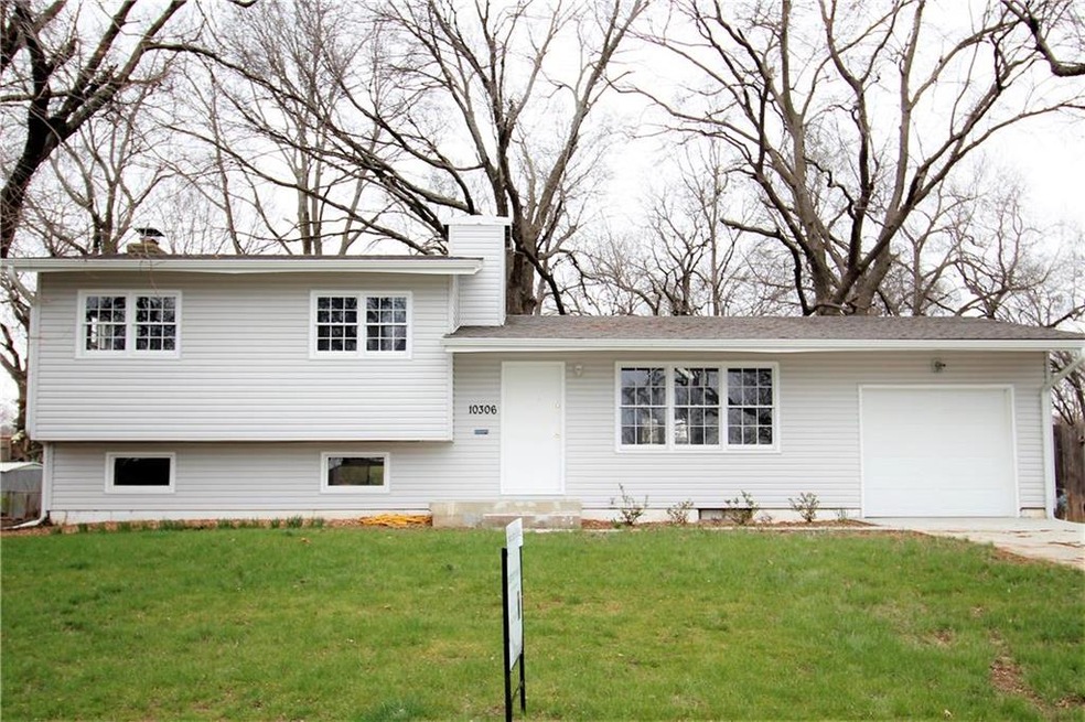 Beautiful side/side split, with new driveway, new 