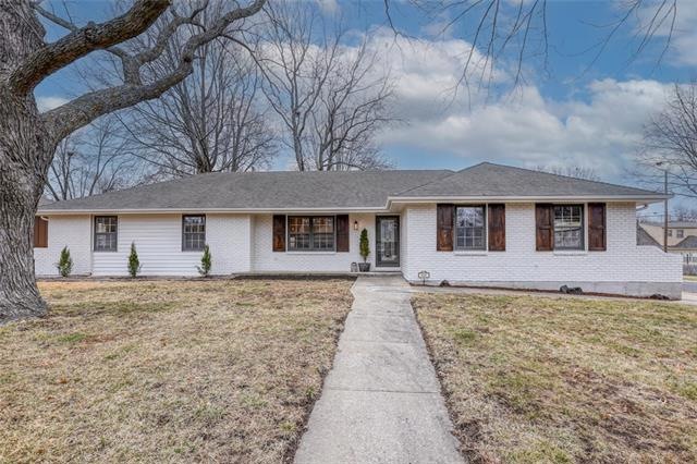 800 NW 11th St, Blue Springs, MO 64015 - photo 1