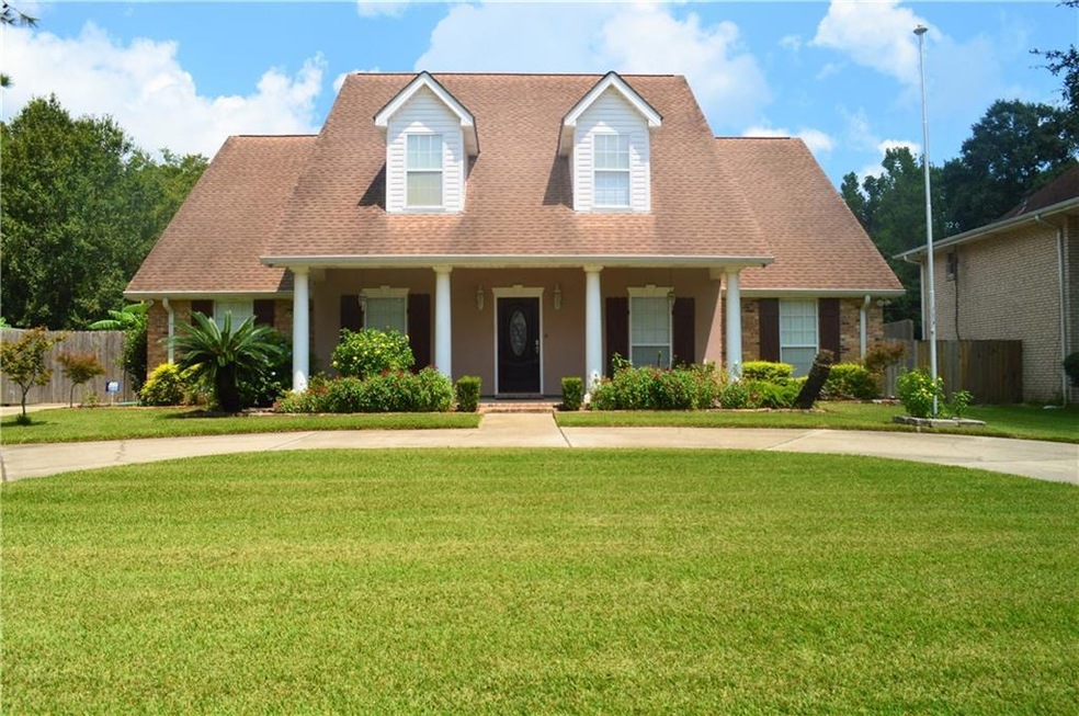 Front porch + look at all the space for extra off