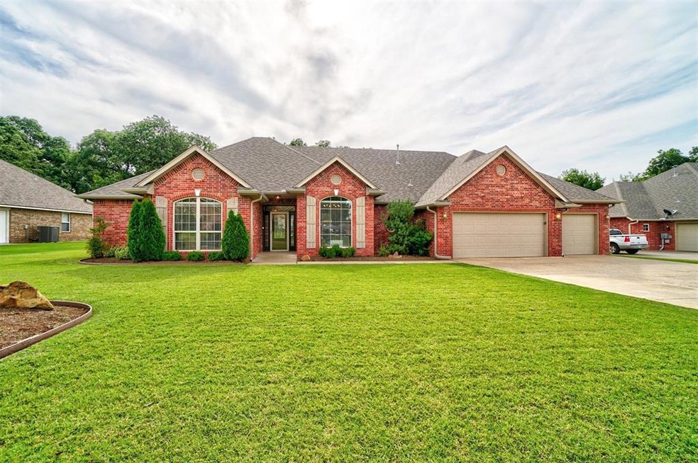 1519 Pecan Crossing Dr, Shawnee, OK 74804 - photo 1
