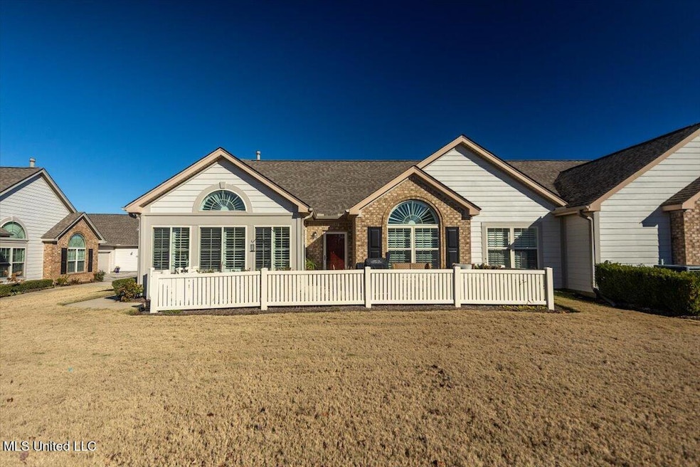 8729 Parkview Oaks Cir, Olive Branch, MS 38654 - photo 1