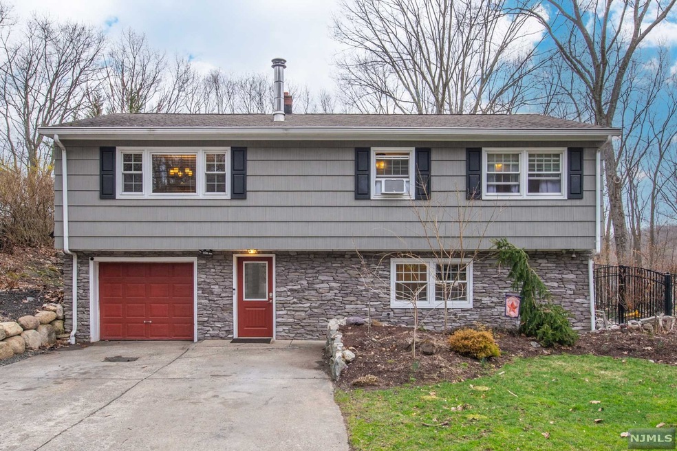 31 Serpentine Rd, Ringwood, NJ 07456 - photo 1