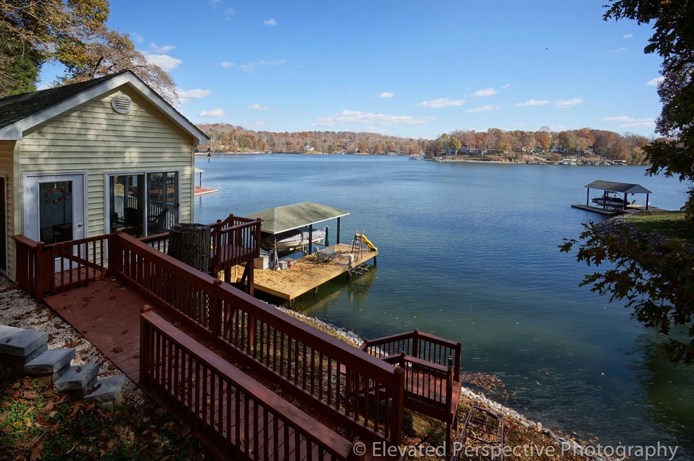 Nice Lakeside Cabana Down By The Water