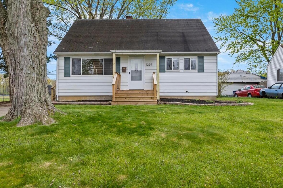 Front 01_1239 Carbone Dr