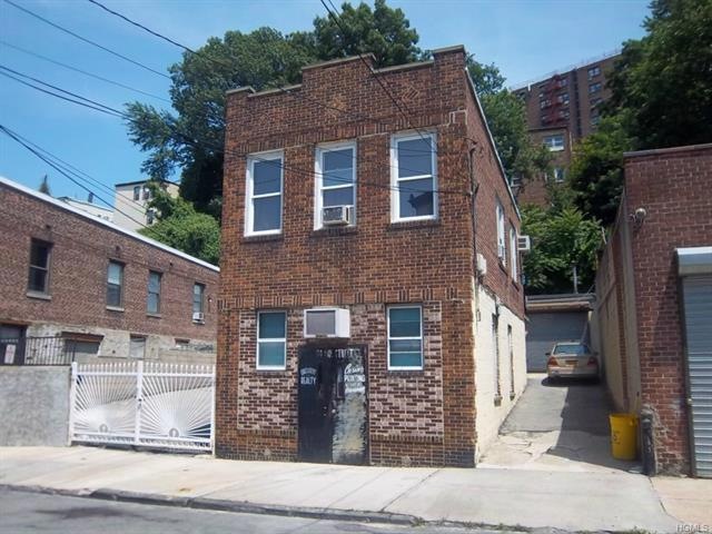 188 Oak St, Yonkers, NY 10701 - photo 1