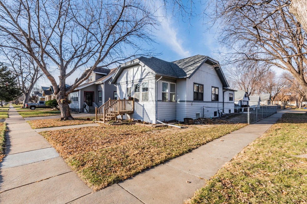 2300 Ave F_002