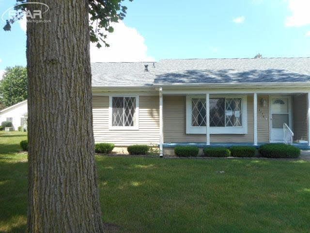 1274 Leisure Dr unit 70, Flint, MI 48507 - photo 1