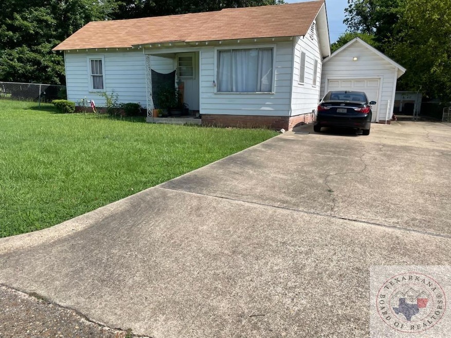 1414 W 10th St, Texarkana, TX 75501 - photo 1