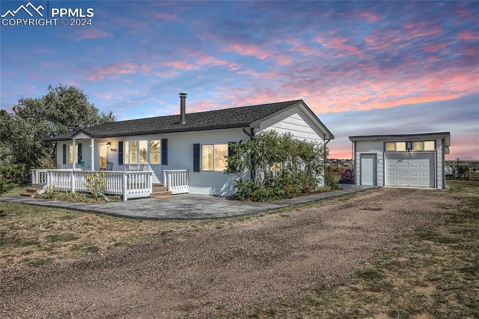 Beautiful Rancher with Detached Garage!