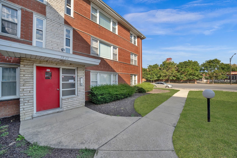 7932 S Pulaski Rd unit 301, Chicago, IL 60652 - photo 1