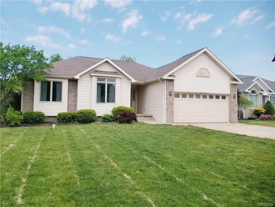 2659 Pinelake Dr, Niagara Falls, NY 14304 - photo 1