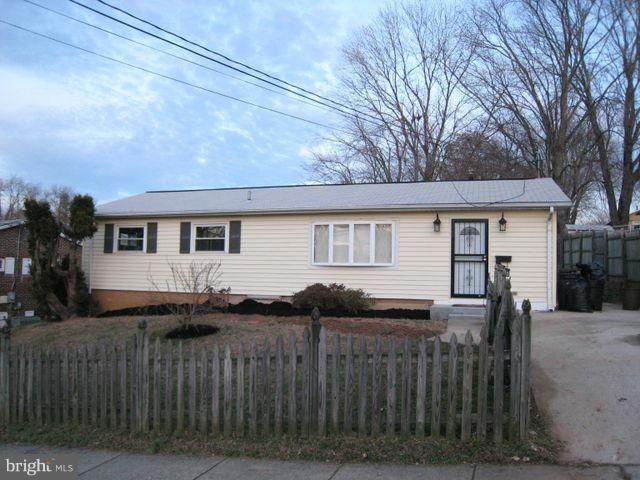 303 Pepper Mill Dr, Capitol Heights, MD 20743 - photo 1