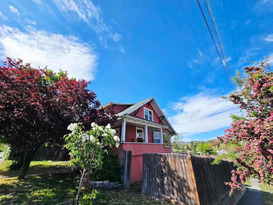 703 N 9th St, Klamath Falls, OR 97601 - photo 1