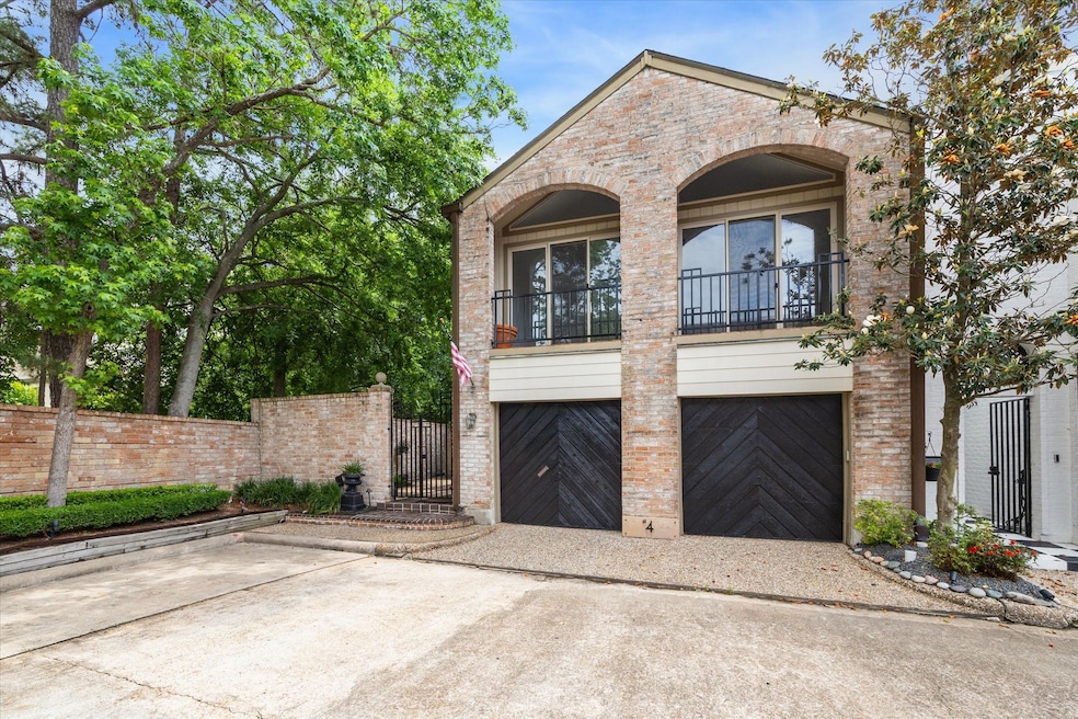 Welcome To Your 24hr Manned Gated Home Located Off