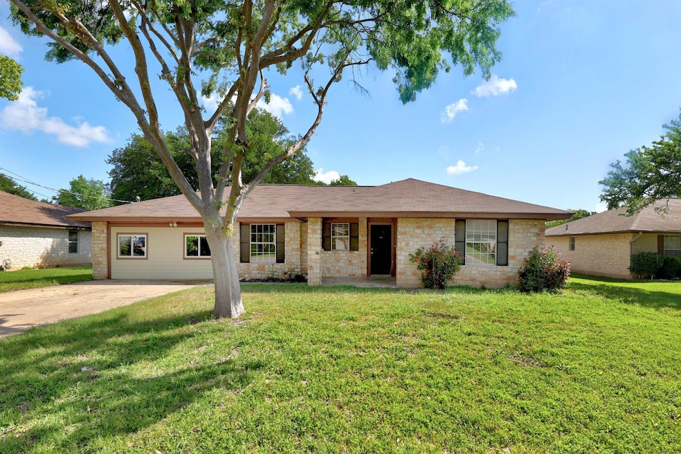 Ranch-style house featuring a front lawn