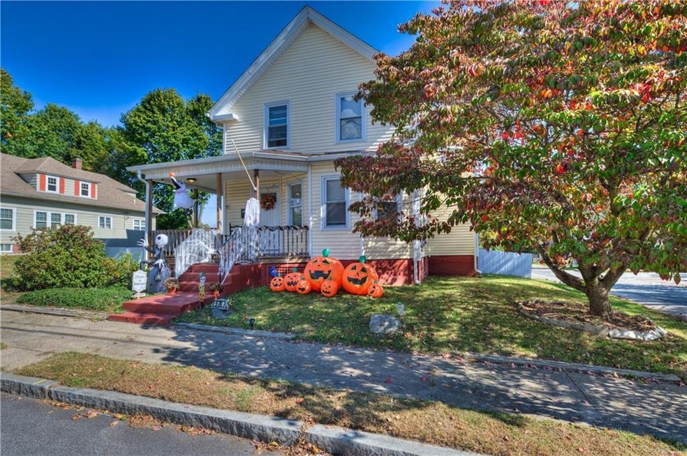 576 Laurel Hill Ave, Cranston, RI 02920 - photo 1