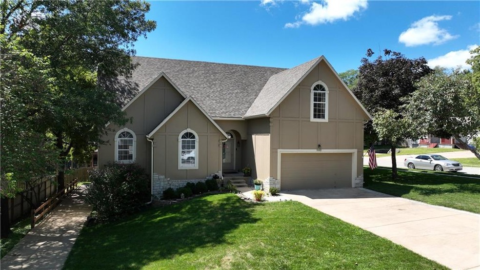 5102 Perry Ln, Shawnee, KS 66203 - photo 1