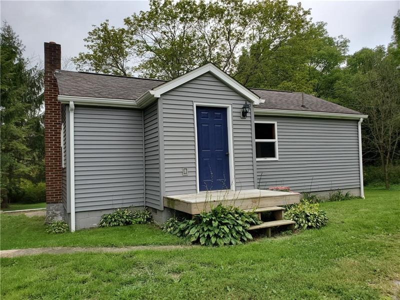 Charming ranch home close to I79.