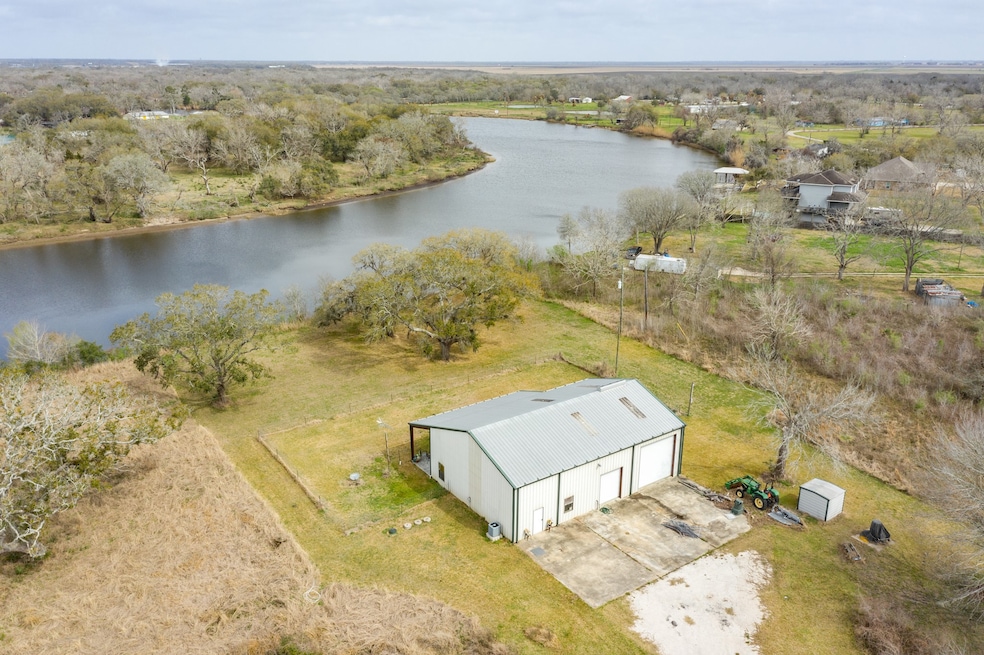 810 County Road 432, Brazoria, TX 77422 - photo 1