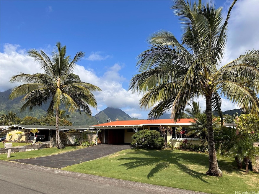 Unobstructed Ko'olau views from the front and back