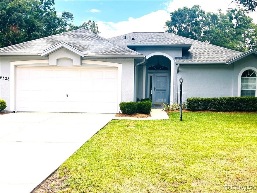 Stunning Villa Home With Yearly Yard Care Maintena